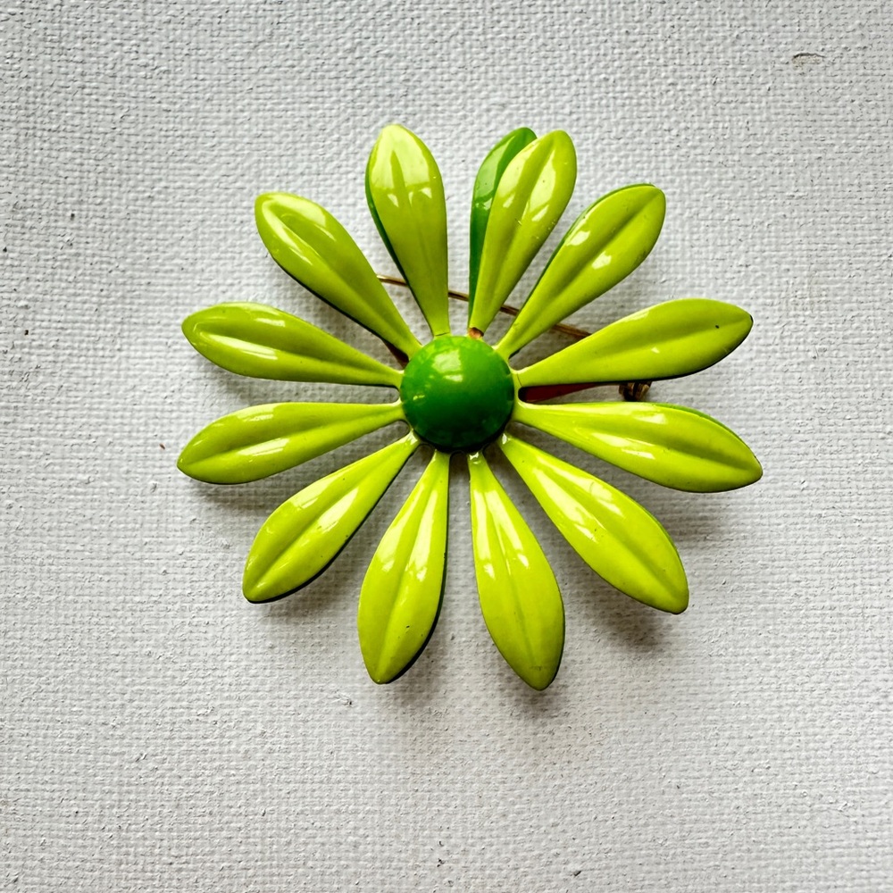 Vintage 1960’s Green Flower Brooch